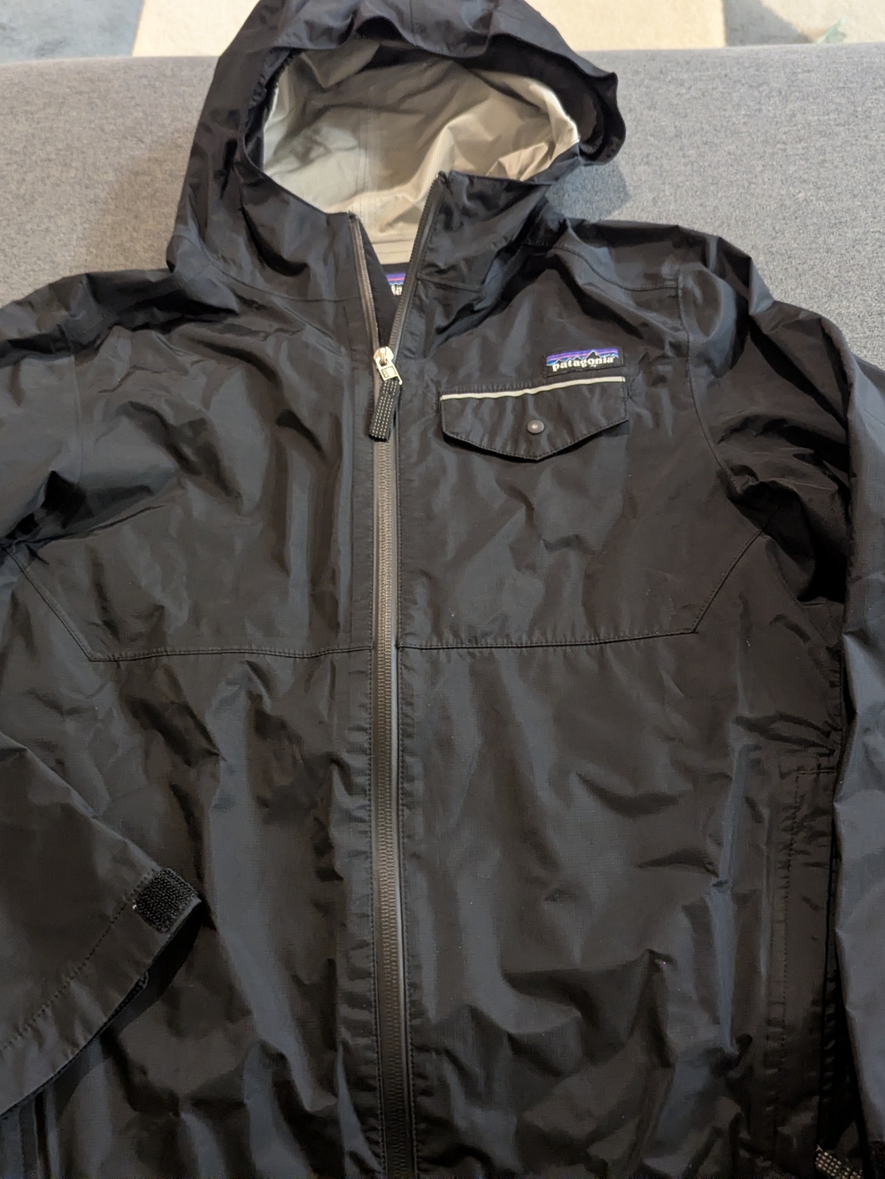 Patagonia Black Hooded Windbreaker with Chest Pocket - Picture 1 of 3